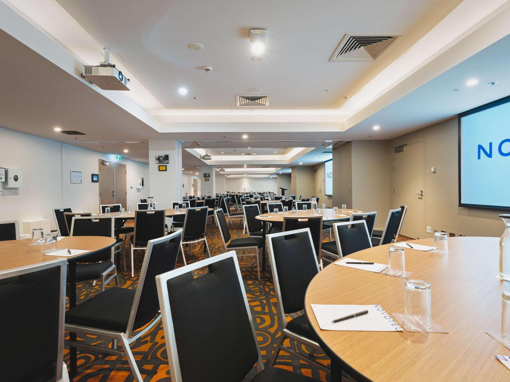 Novotel Canberra Exterior photo