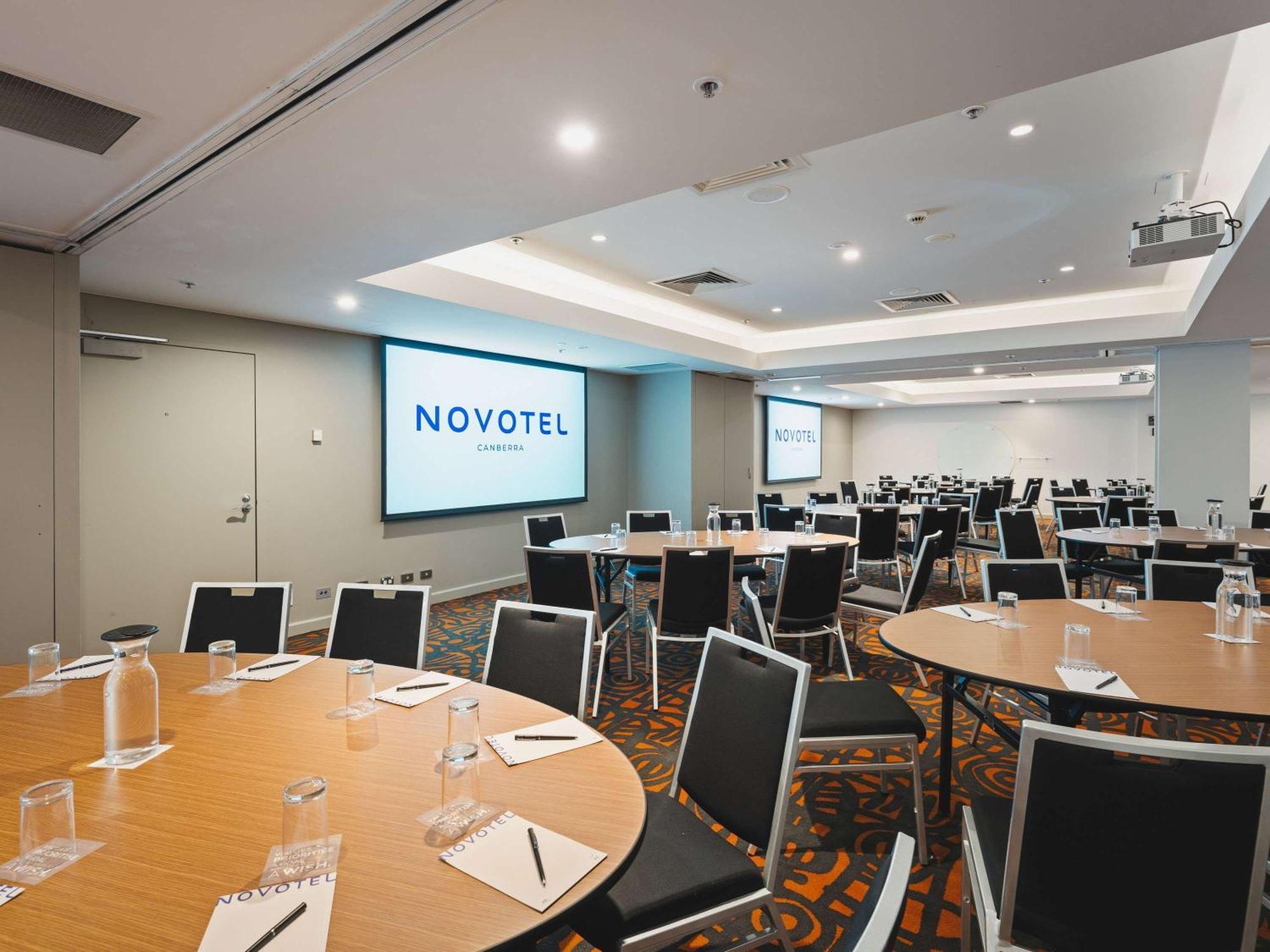 Novotel Canberra Exterior photo