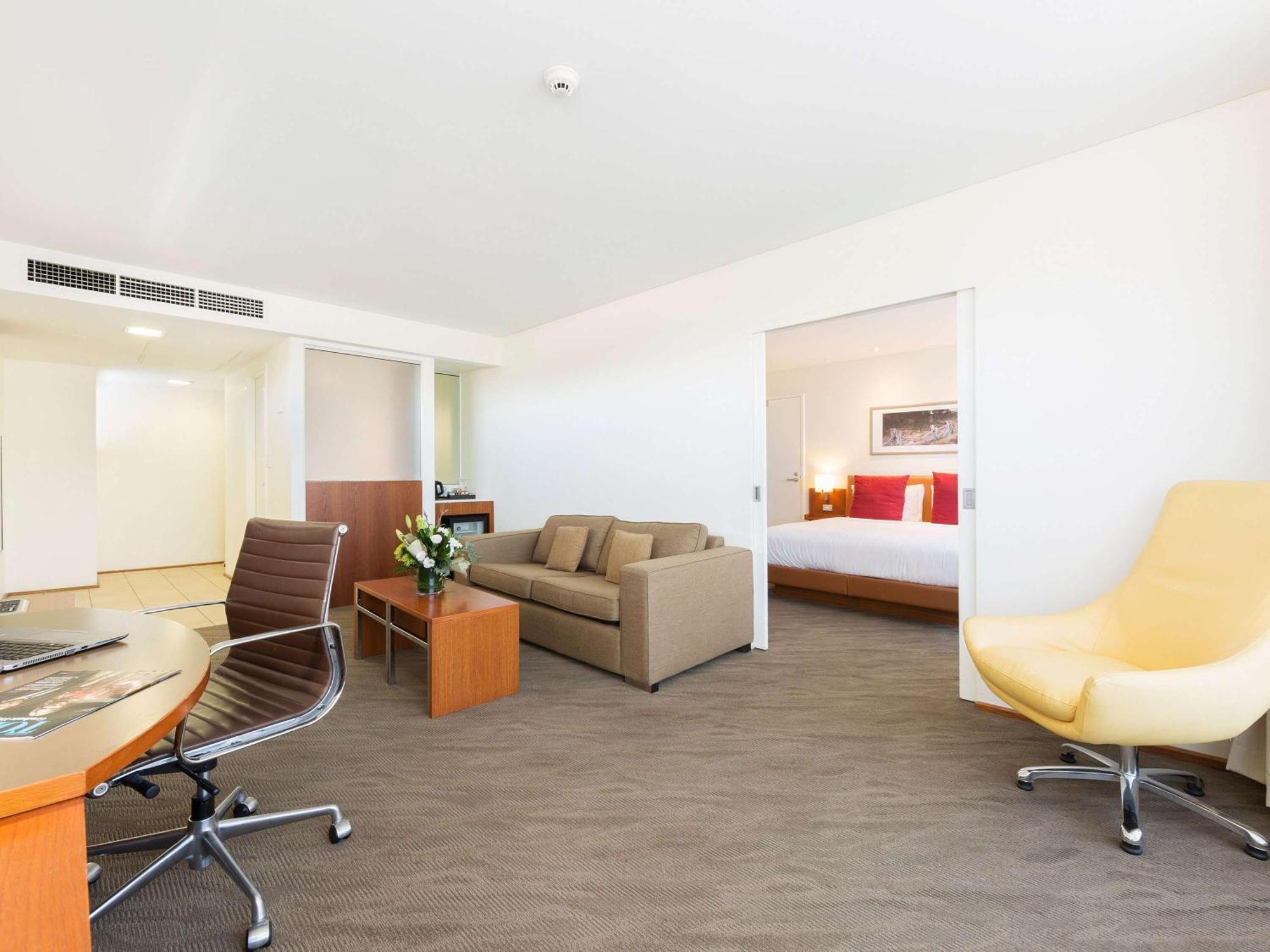 Novotel Canberra Exterior photo